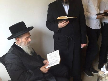 The Rebbe and his son Rav Shimon reciting Tehillim in Ohel